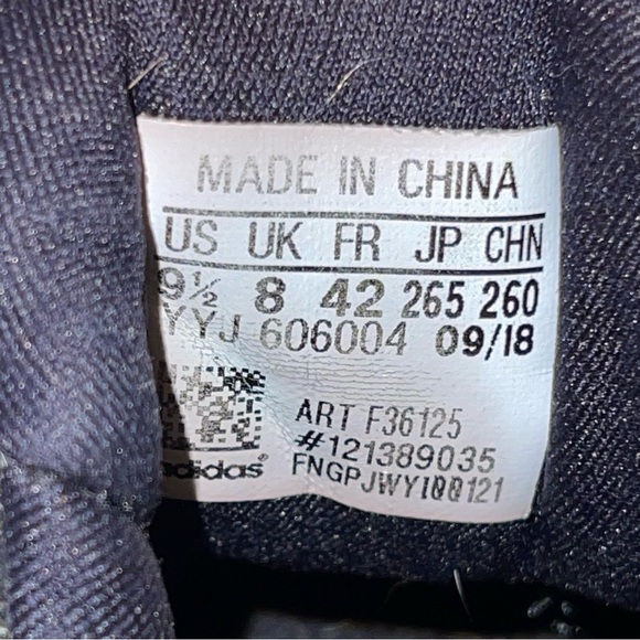 Women's Adidas UltraBoost 4.0 Core Black Cloud White Size 9.5 F36125 - Picture 8 of 8